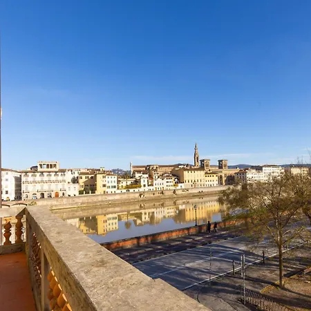 アパート Panoramic 5 Min Ponte Vecchio And Center フィレンツェ
