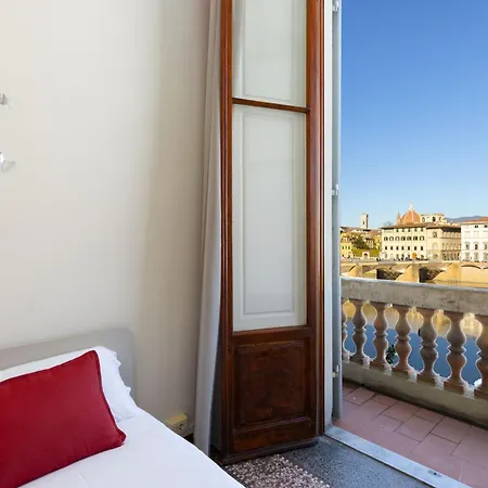 Panoramic 5 Min Ponte Vecchio And Center フィレンツェ